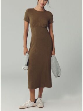 Daily Practice Slim-Fit Short-Sleeve Midi Dress in Olive